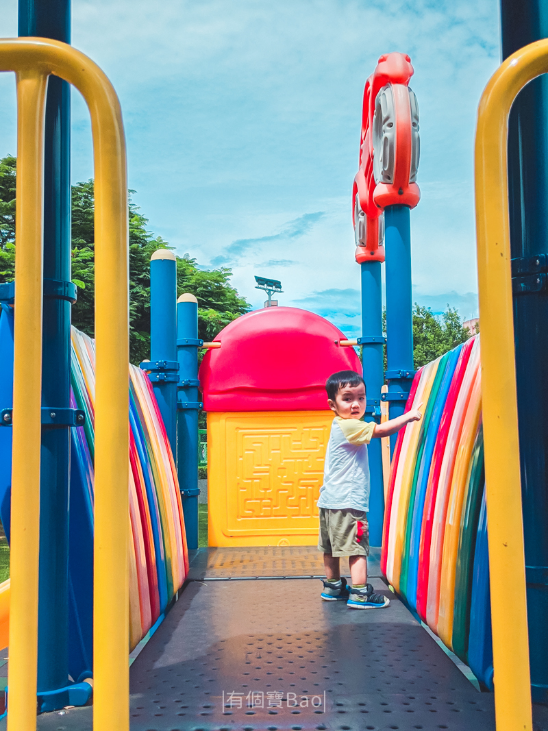 桃園親子館-隱藏於三民公園內的免費親子景點｜設施很豐富多元｜乾淨明亮｜推薦2~5歲可以來玩唷